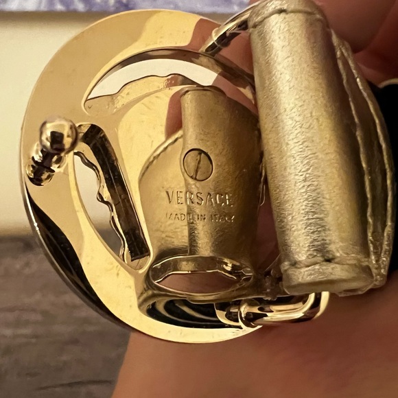 👉🏼 BRAND NEW  • Versace Metallic Gold Leather Medusa Belt 75CM - NO SCRATCHES - Picture 7 of 15